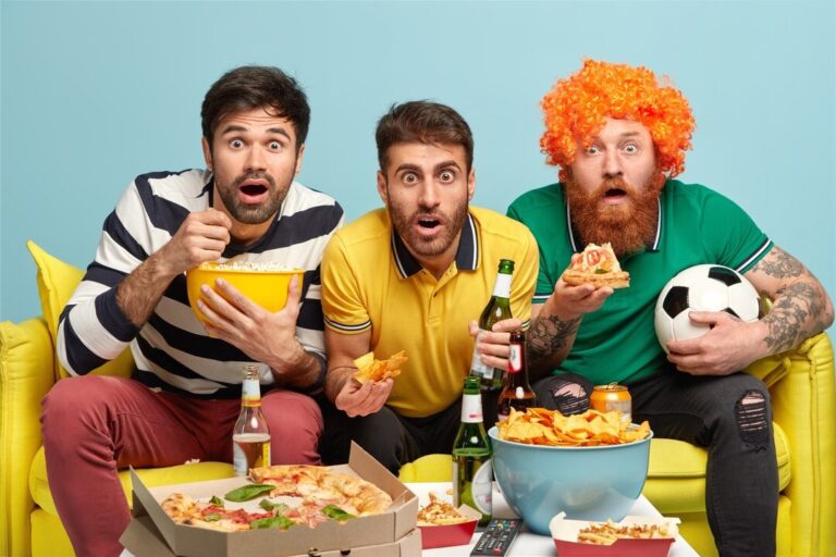 Top 10 món ăn vặt xem bóng đá giúp tỉnh táo lúc nửa đêm